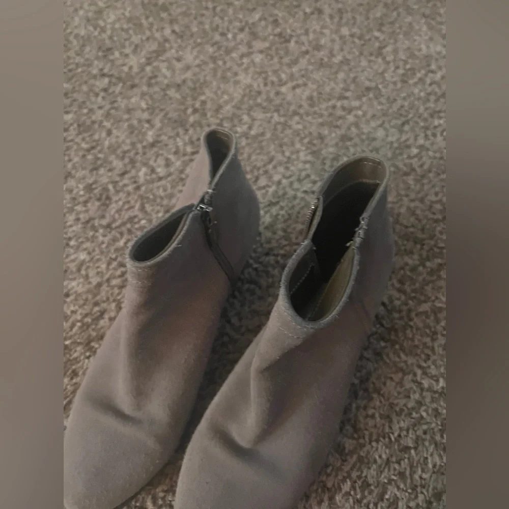 Blondo
Taupe
Size 8.5
Water Resistant
Suede
Ankle Boots
1.5” Heel - Picture 11 of 16